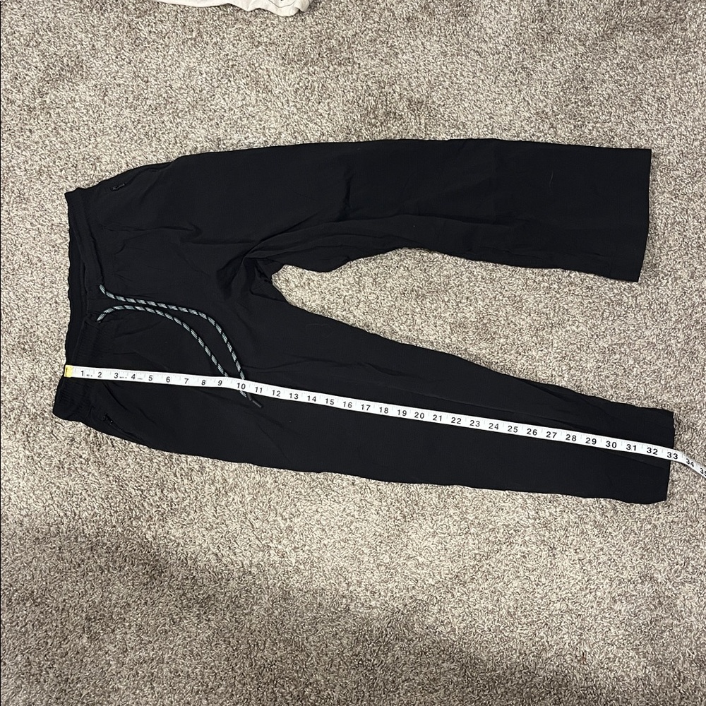 Athleta Trekkie Cropped Active Pants Size 6 in Black - Picture 11 of 13